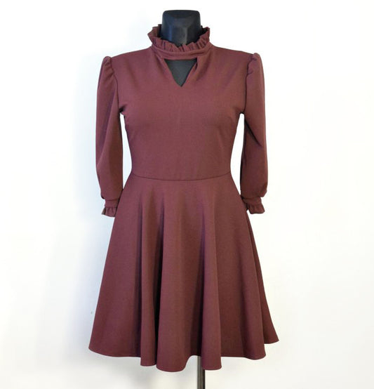 Tumepunane kleit (suurus universaalne)