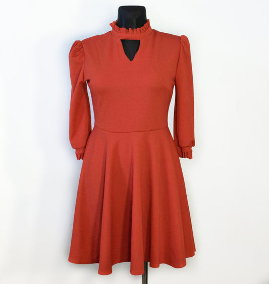 Punane särtsakas kleit (universaalne suurus)